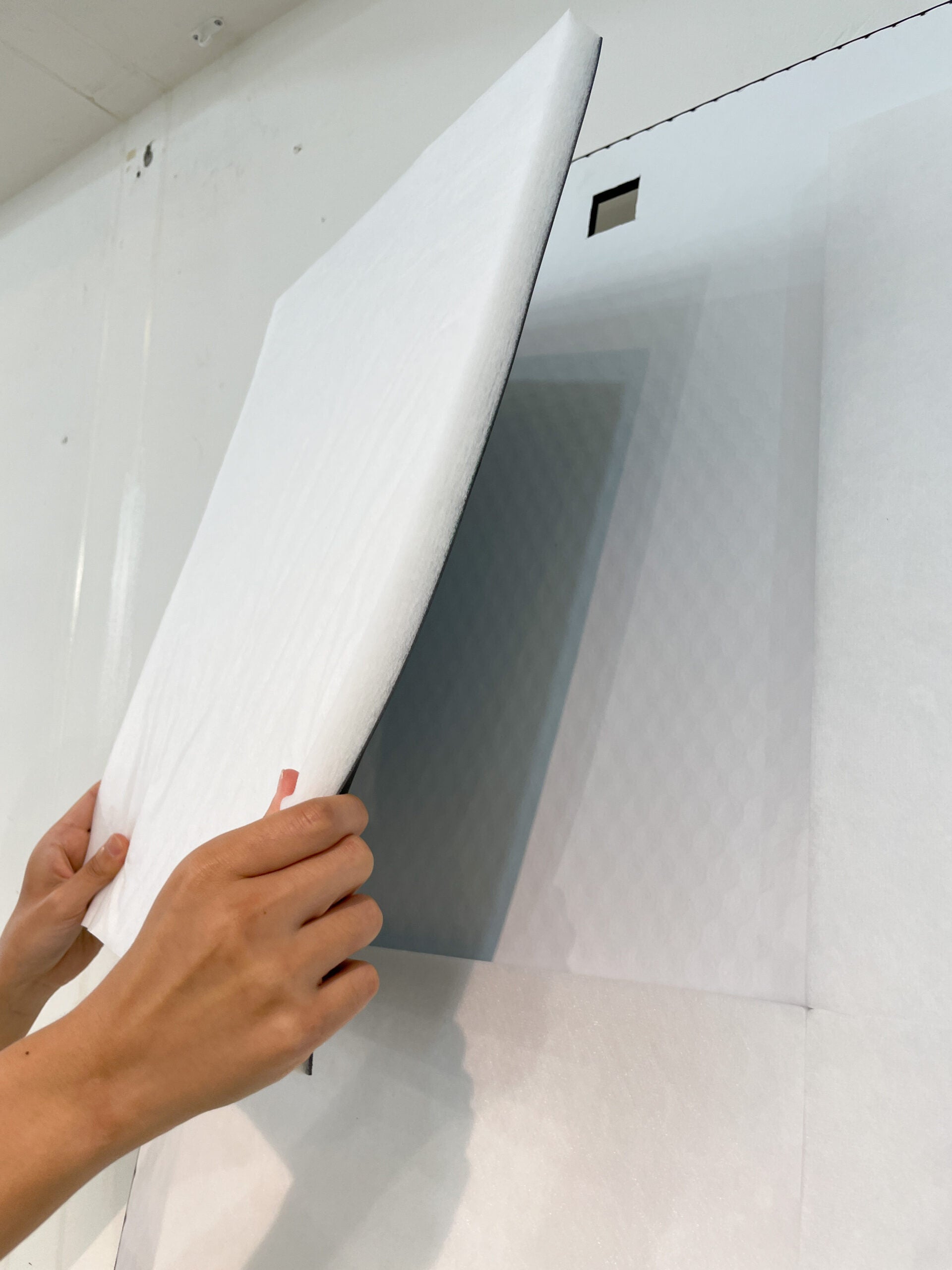 吸音材の貼り方完全ガイド|賃貸でも壁を傷つけない5つの方法
